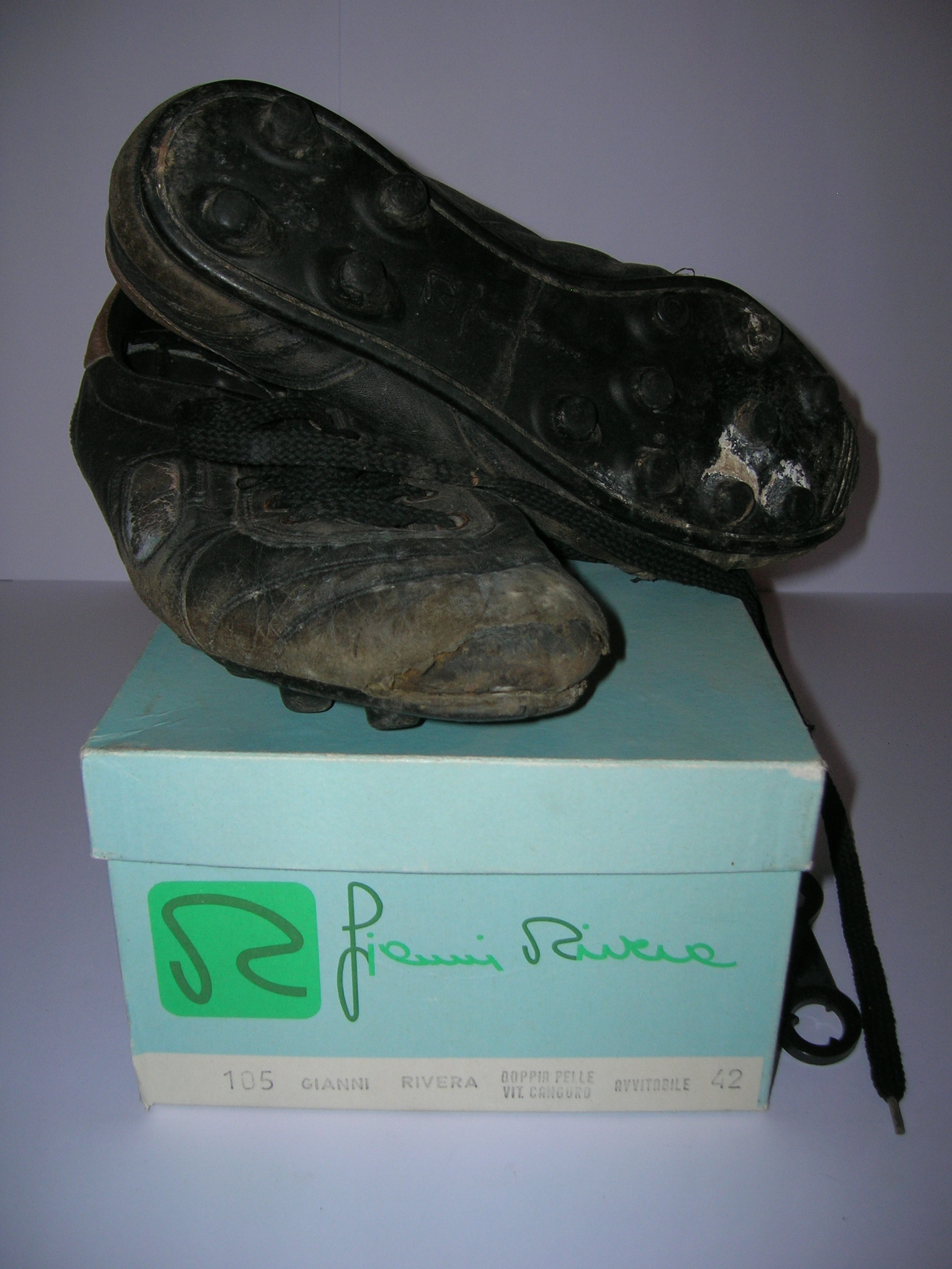 Scarpe  con suola e tacchetti di gomma Gianni Rivera 1985